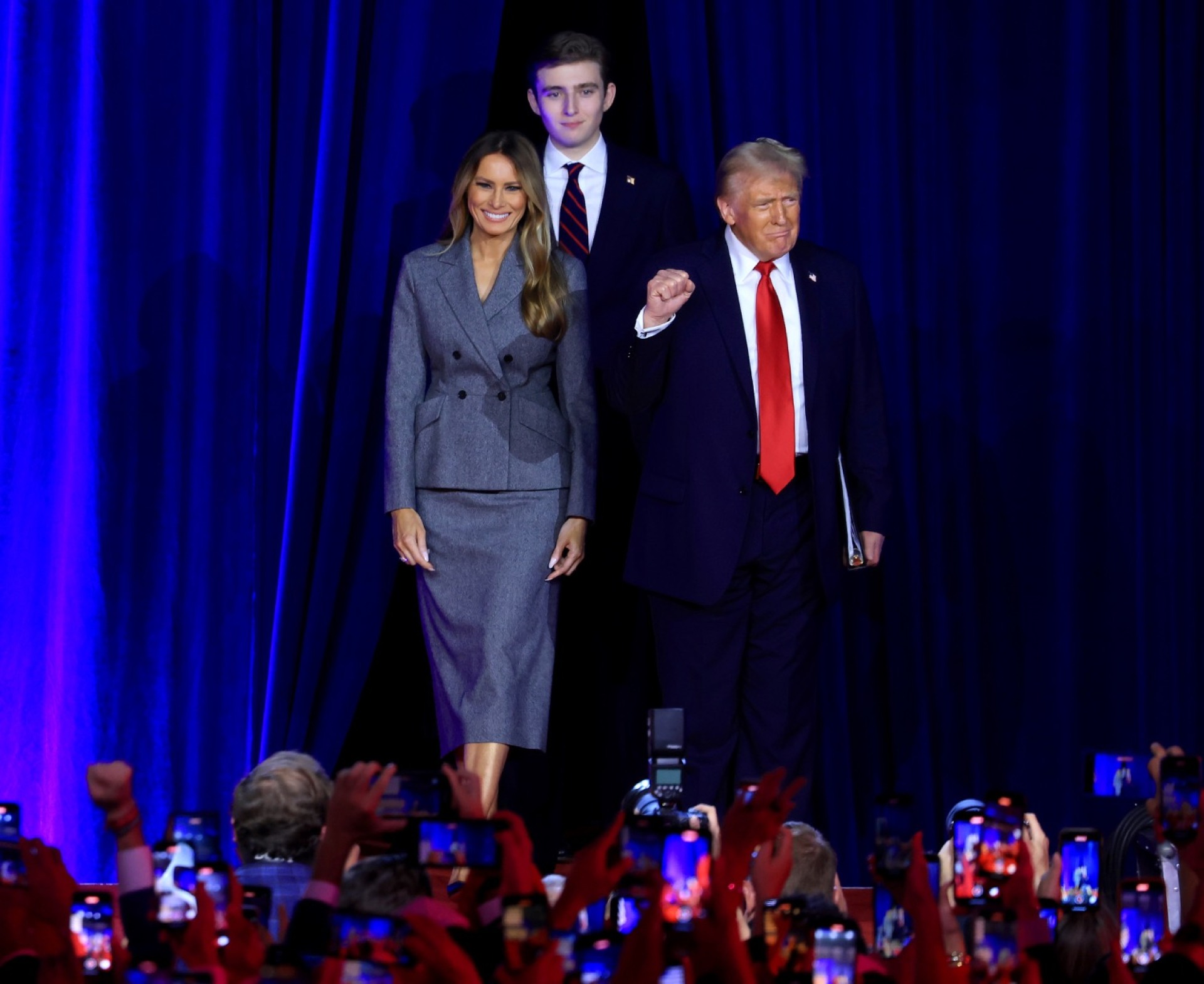 Η Μελάνια Τραμπ με σύνολο Christian Dior