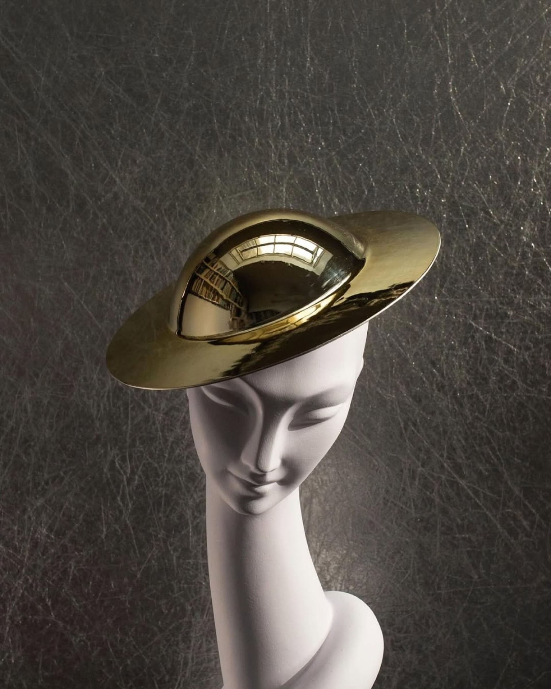 Στίβεν Τζόουνς, The Curve, spring 2025, «Armure d’amour»