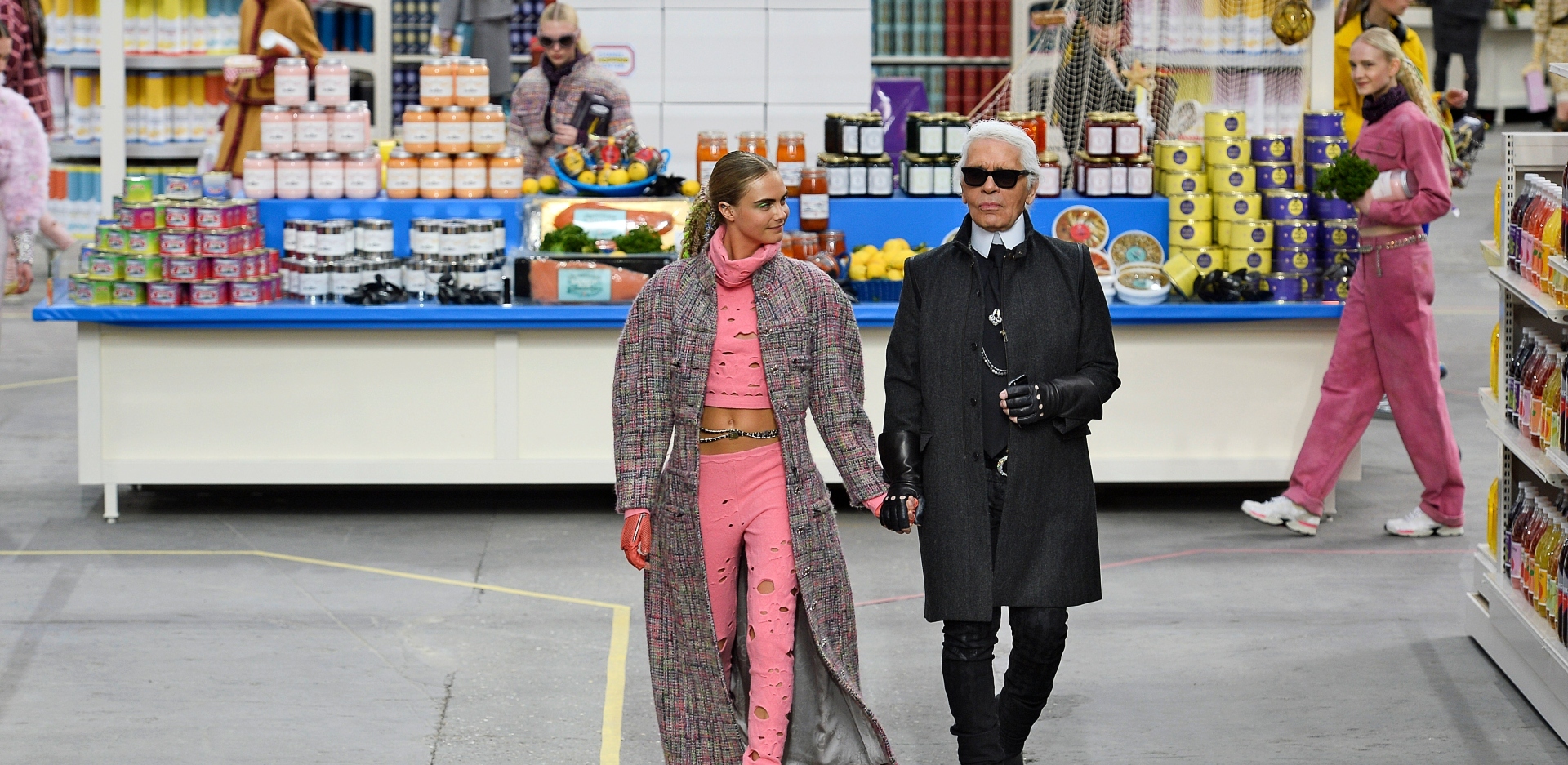 Η Cara Delevingne και ο Karl Lagerfeld 