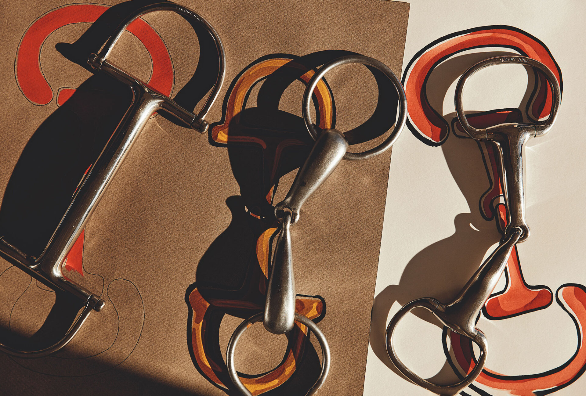 Τα αυθεντικά χαλινάρια χρησιμοποιήθηκαν ως αναφορές -και διαχρονικά στοιχεία- στα μεταξωτά μαντίλια του Οίκου Gucci