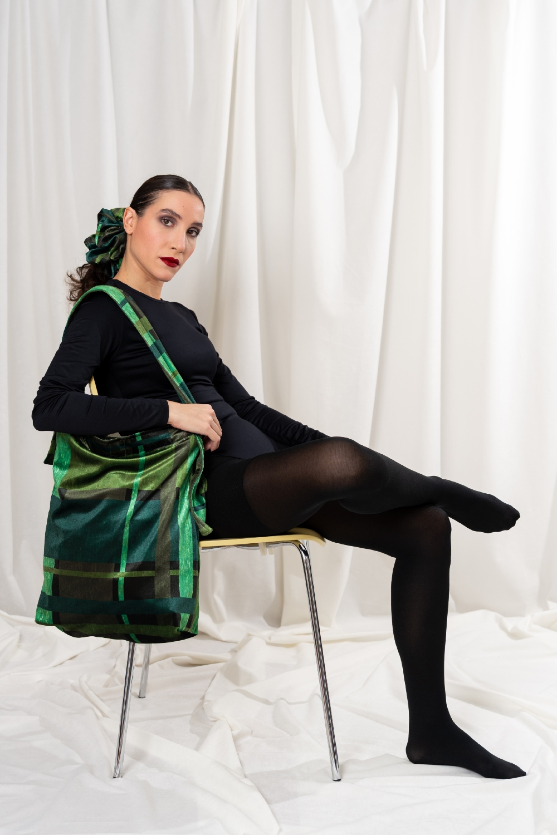 To M.K.E παρουσιάζει το “In Between Lines”