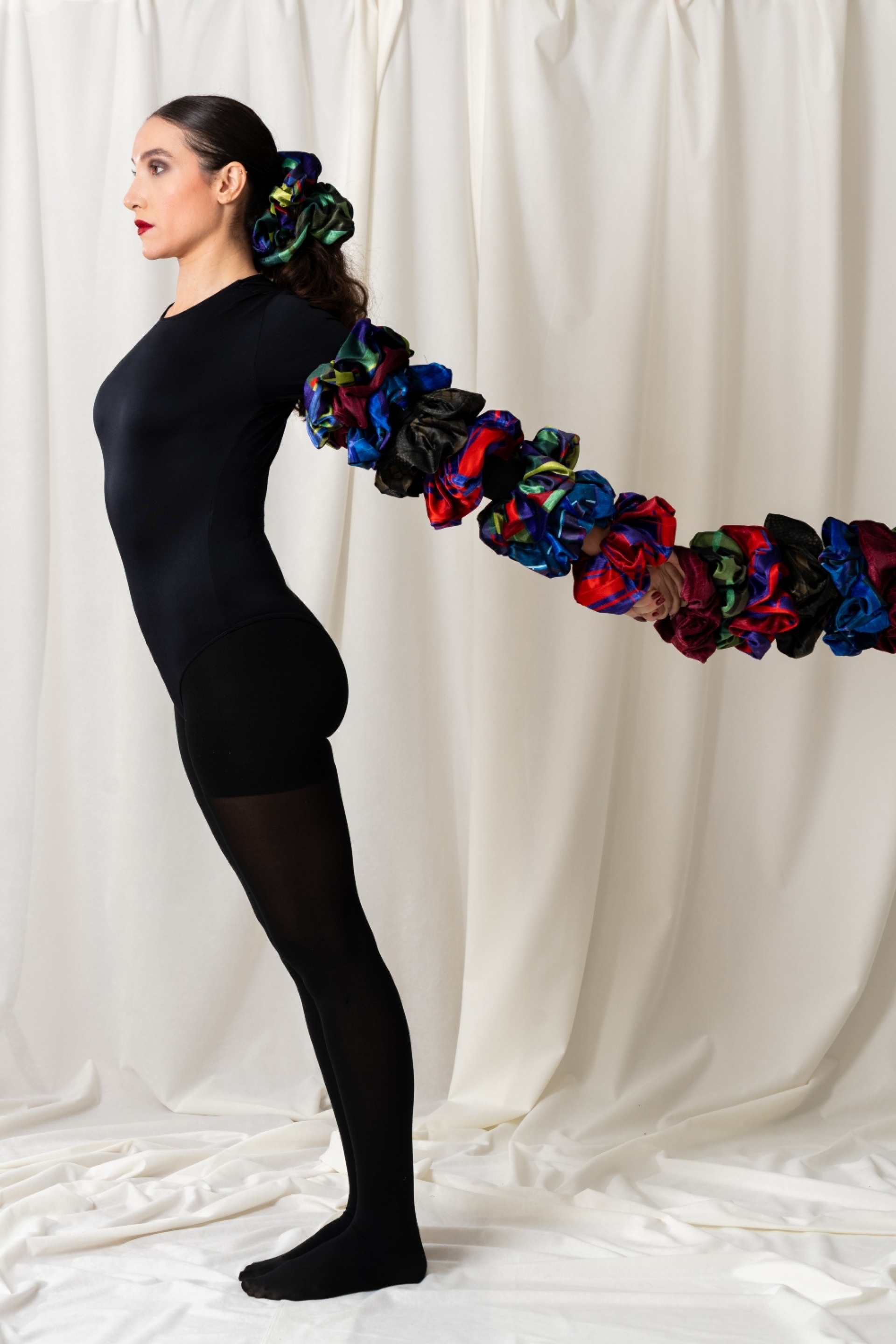 To M.K.E παρουσιάζει το “In Between Lines”