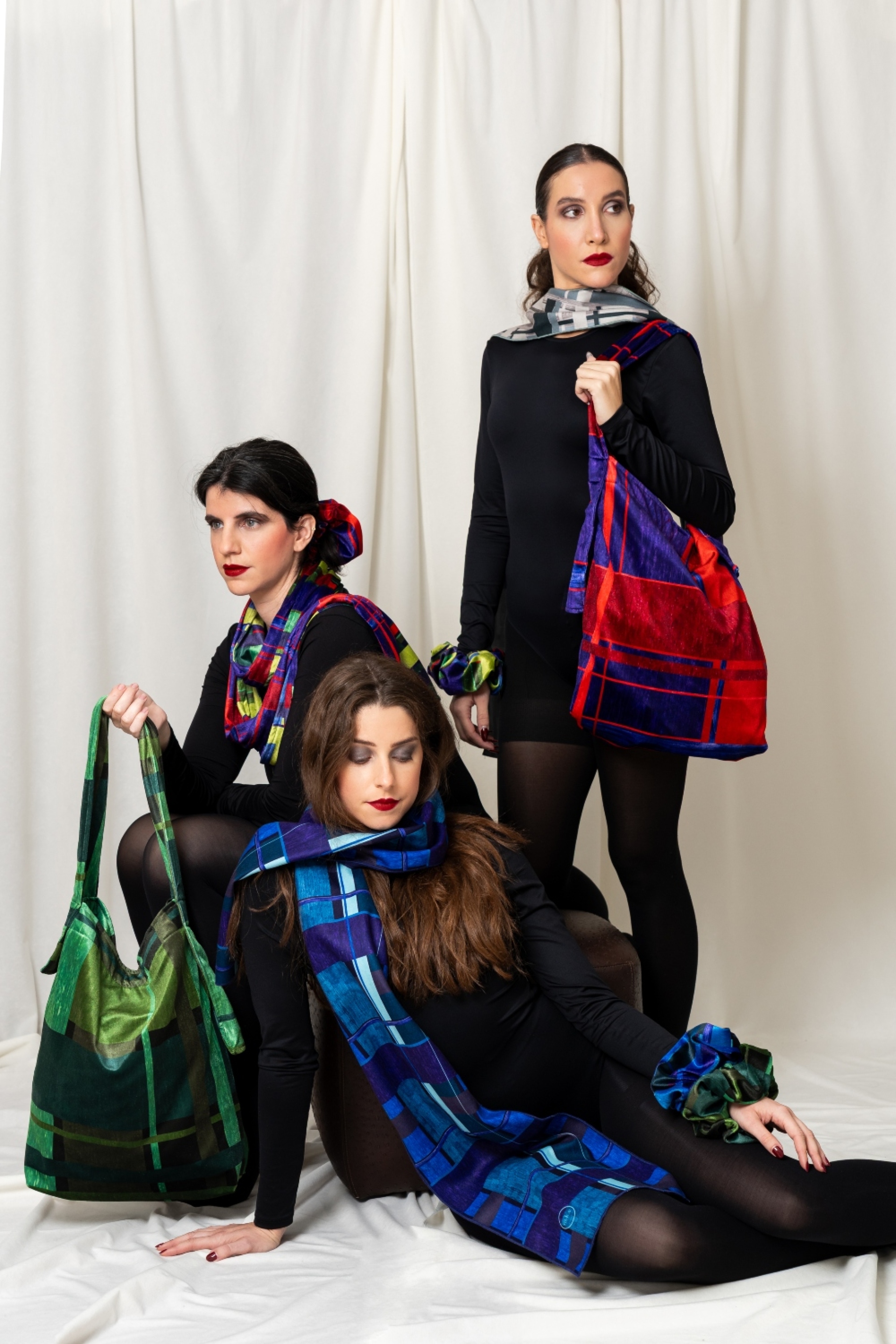 To M.K.E παρουσιάζει το “In Between Lines”