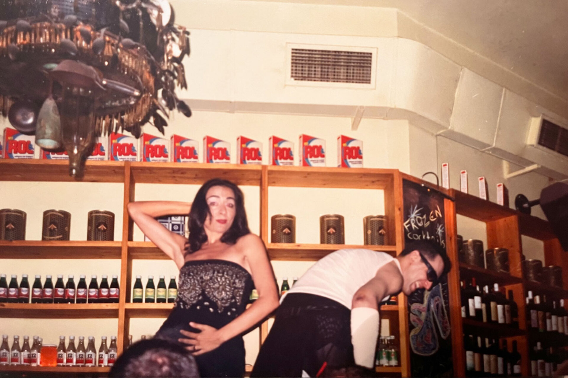 Αξέχαστα βράδια στο μπαρ-εστιατόριο Bee