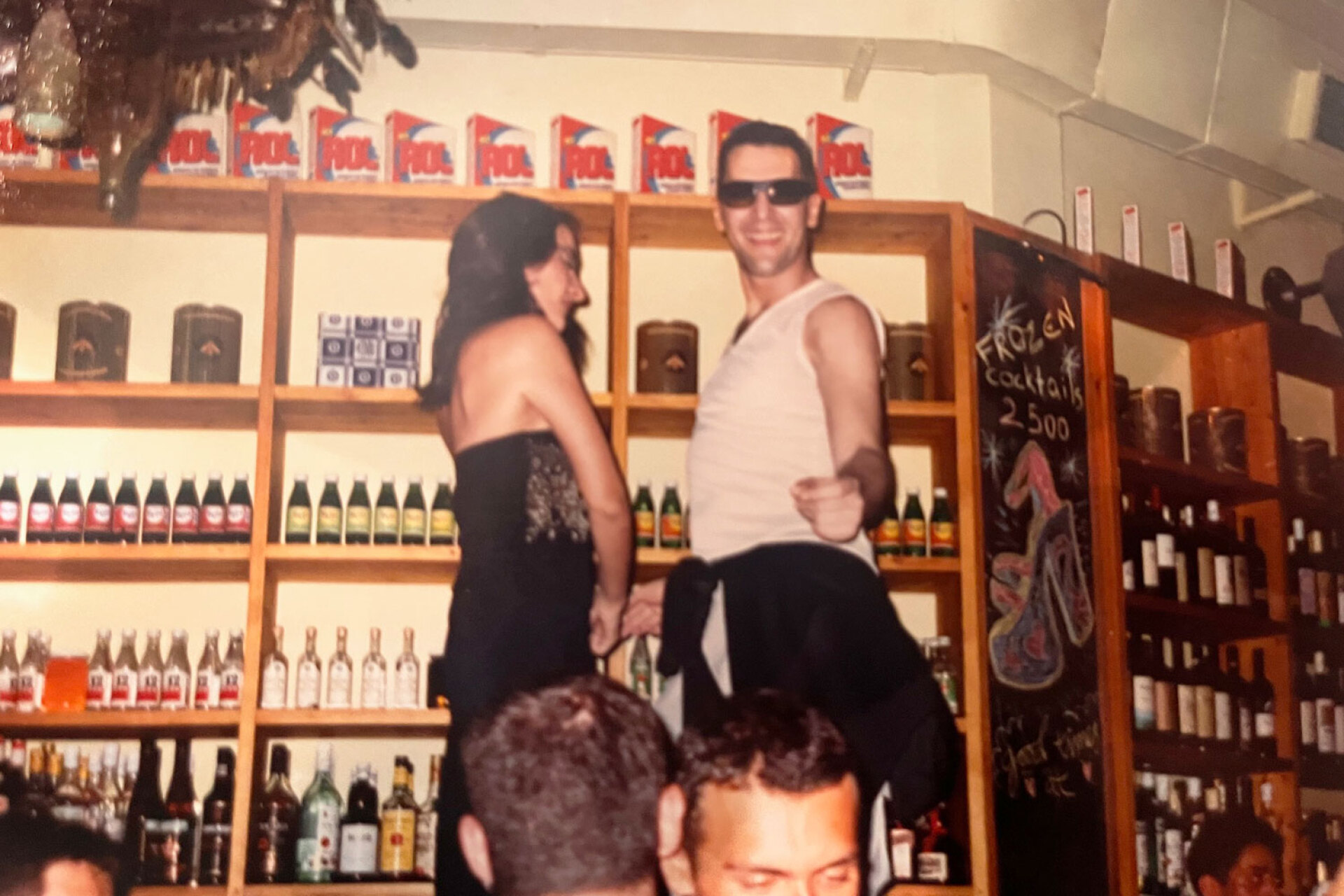 Αξέχαστα βράδια στο μπαρ-εστιατόριο Bee