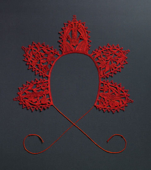 Δαντελένιος γιακάς που απεικονίζει τη βιβλική ιστορία της Ιουδήθ. Νέα Υόρκη. Έργο της Elena Kagany-Loux. © Bruce M. White / Bard Graduate Center