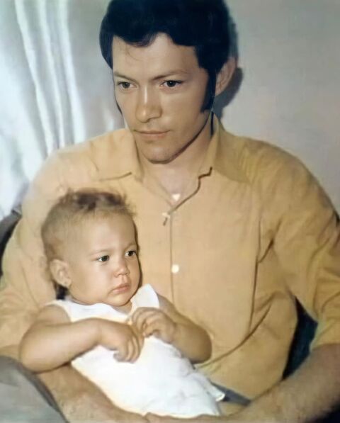 O David Lopez και η Λατίνα σταρ μικρή