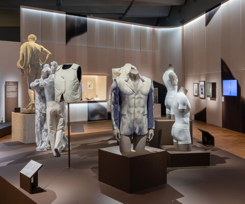 Εκθεμα από την έκθεση Fashion Masculinities στο V & A Museum