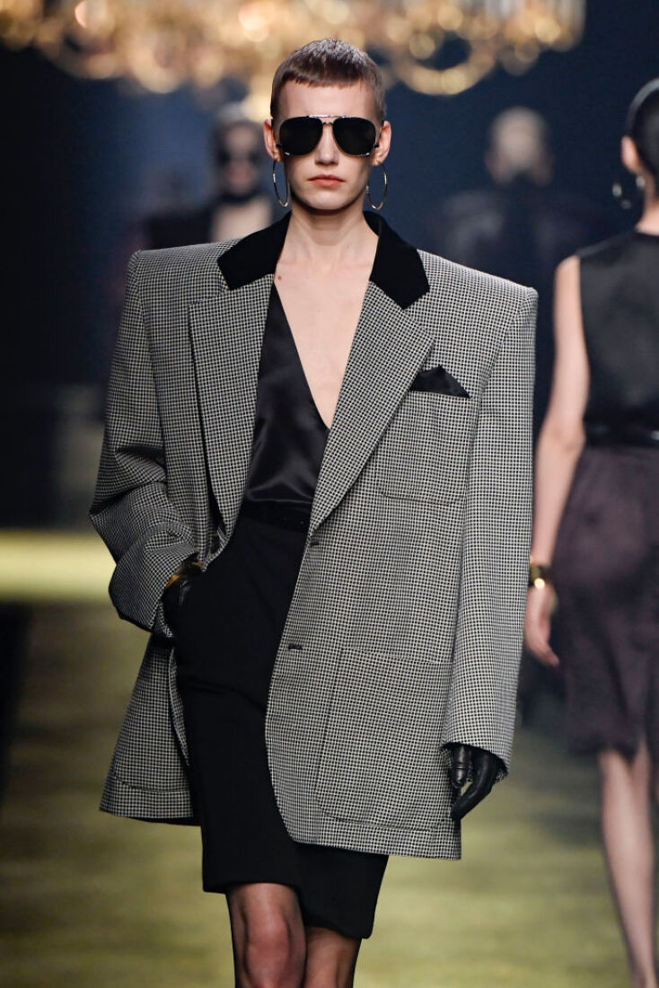 Από το σόου του Saint Laurent Ready για τη συλλογή Φθινόπωρο/Χειμώνας 2023-2024 © Victor VIRGILE/Gamma-Rapho via Getty Images
