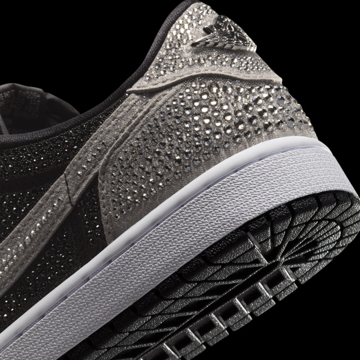 Η Jordan Brand και η Swarovski συνεργάζονται για την κυκλοφορία του γυναικείου AJ1 Retro Low OG