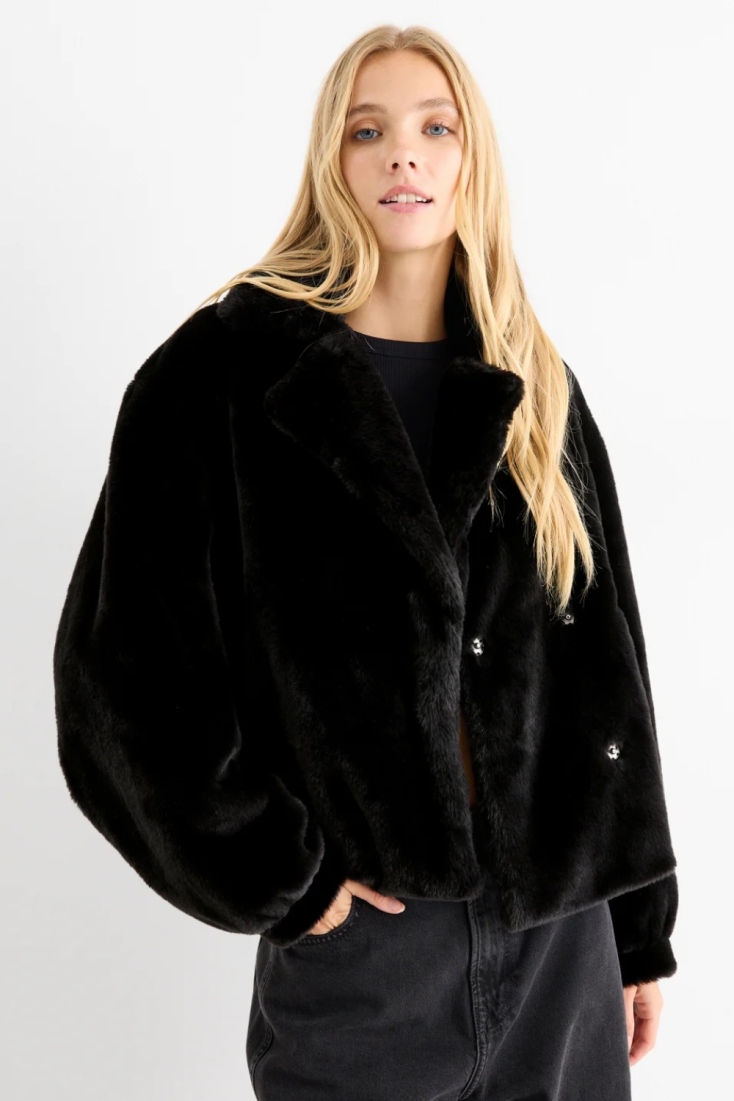 10 faux fur που ξεχωρίσαμε στην αγορά