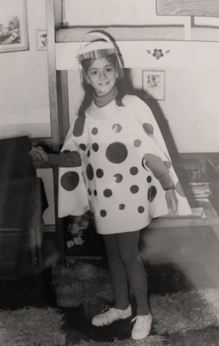 Η Μανίνα Ζουμπουλάκη ντυμένη αστροναύτης