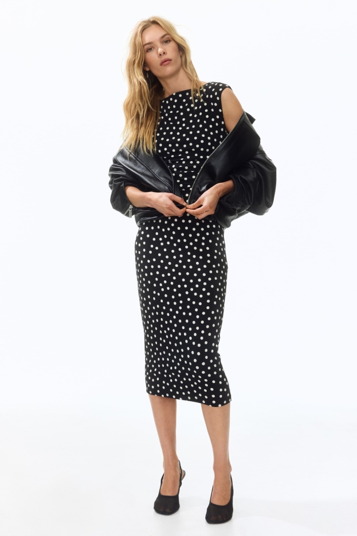 Φόρεμα με κοφτό μανίκι