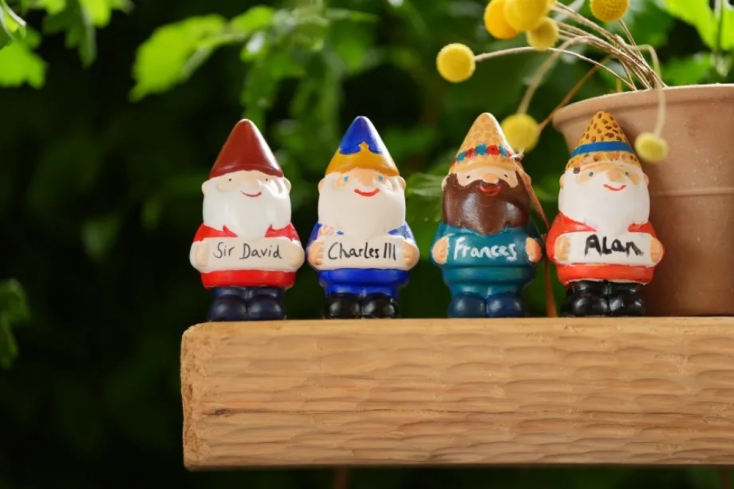 «Charles III»,«Sir David», «Alan», «Frances»