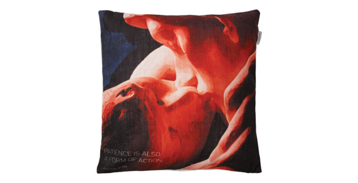 cushion-cover-_-the-kiss-_rodin-red-43x43cm.jpg
