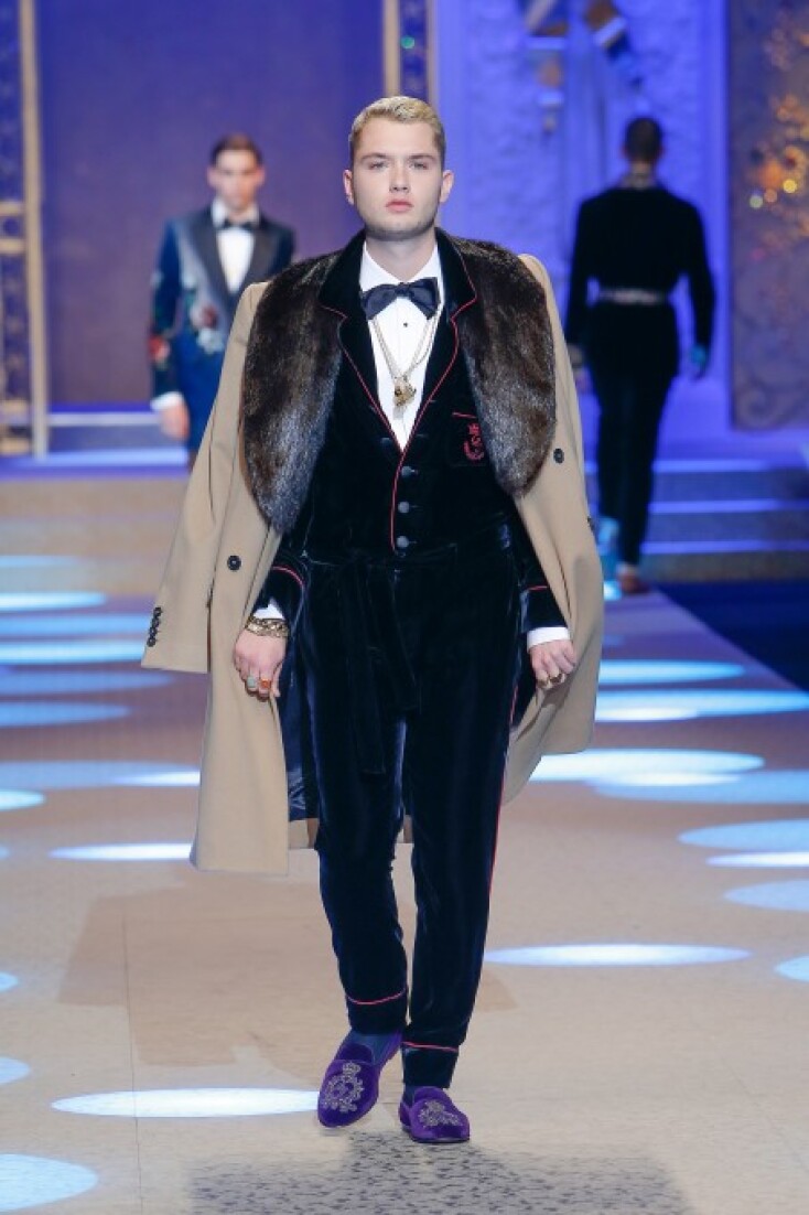 dolce-and-gabbana-fall-winter-2018-19-men-fashion-show-runway-39-453x680.jpg