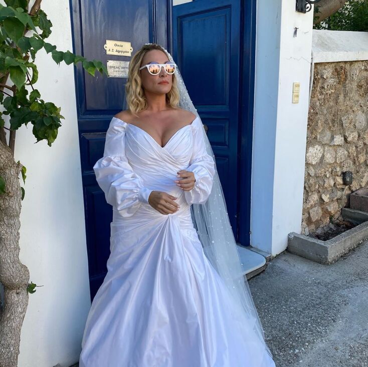 Νυφούλα στις Σπέτσες ντύθηκε η Ελεονώρα Ζουγανέλη