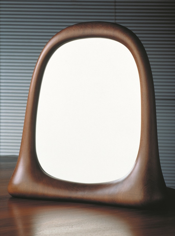 Καθρέφτης σχεδιασμένος από το Μηνά