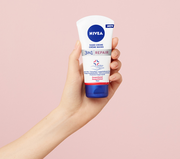 Φροντίδα χεριών με NIVEA REPAIR &amp; CARE