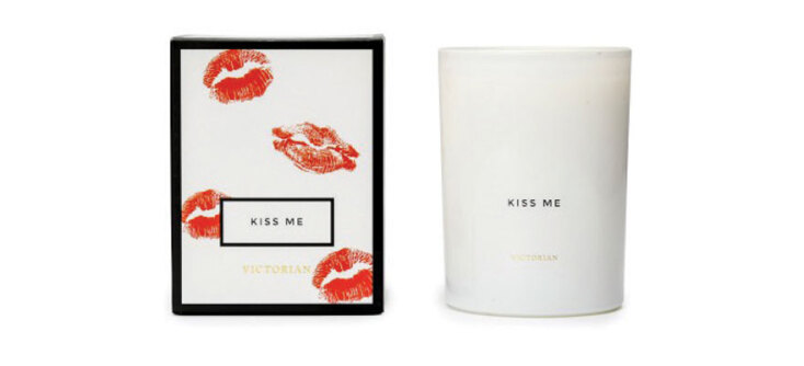 sophia_scented-candle-kiss-me.jpg