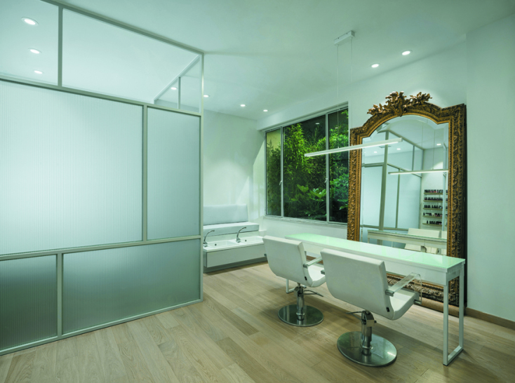 Nektarios Saitis &amp; Νηρηίδες Nails