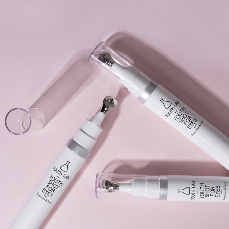 Κατάλληλη για γυναίκες ηλικίας +25 με μαύρους κύκλους, κατακράτηση, οιδήματα, με λεπτές γραμμές και ρυτίδες.