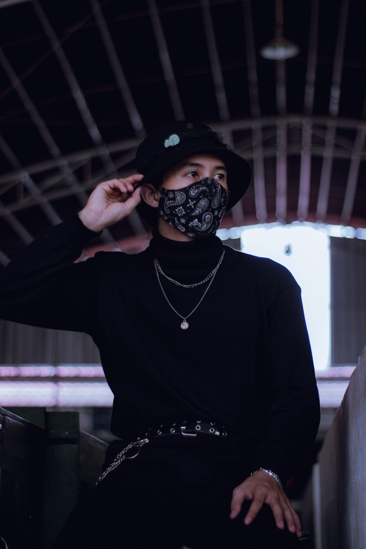 Κάτι φαίνεται να αλλάζει στη μόδα. Οι συλλογές για την Άνοιξη/Καλοκαίρι 2023 δείχνουν ότι η άψογη ραφή και το προσεγμένο ρούχο έρχονται να επισκιάσουν το παντοδύναμο streetwear.  