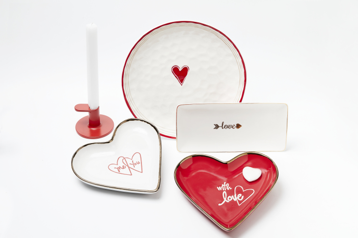 ΜΕΓΑΡΟ ΜΟΥΣΙΚΗΣ Κεραμικά διακοσμητικά, 20-28€ και κηροπήγιο του Γιάννη Γκίκα, 25€ ©ΑntonisKatrakazis