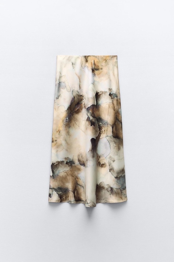 Midi σατέν φούστες: Τα σχέδια που ξεχωρίσαμε στην αγορά