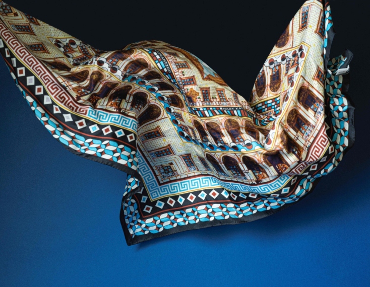 Μαντήλι της Mary Katrantzou για τον εορτασμό 150 χρόνων της Μεγάλης Βρεταννίας 