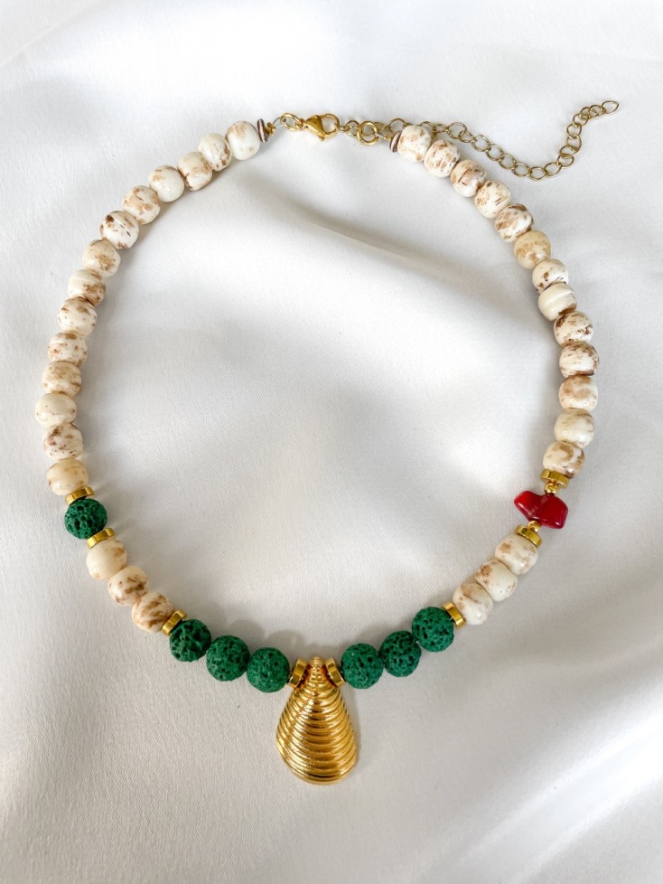 Κολιέ με κοχύλια: Τα σχέδια που ξεχωρίσαμε στην αγορά