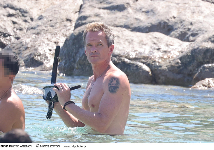 Νιλ Πάτρικ Χάρις: Μαζί με τον σύζυγό του στη Μυκόνου