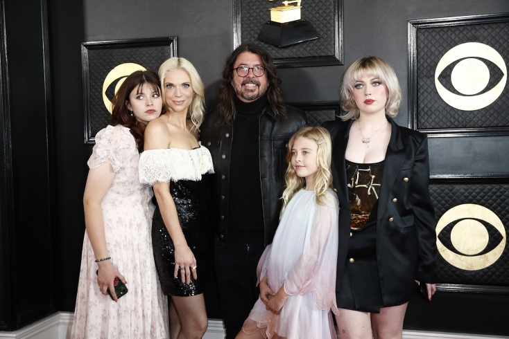 Ντέιβ Γκρολ: Ο frontman των Foo Fighters δηλώνει ότι απέκτησε παιδί εκτός γάμου - Ζητά τη συγχώρεση της οικογένειάς του.
