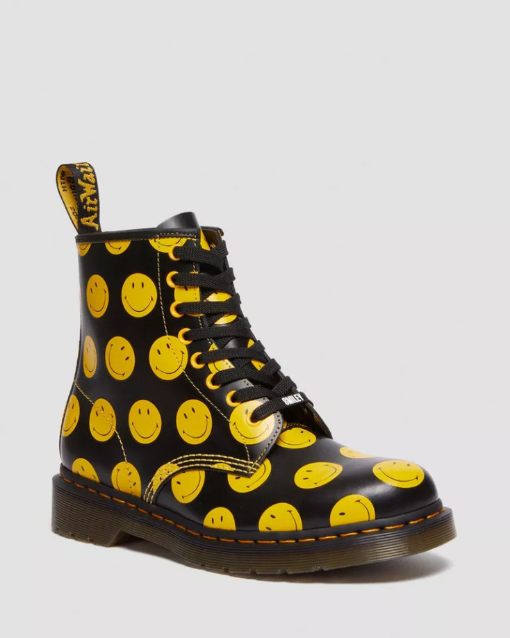 DR. MARTENS Μποτάκια Smiley €150
