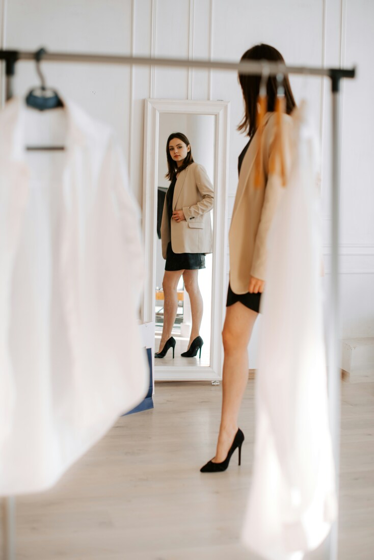 Στον καθρέφτη φαίνεται καλύτερο το ρούχο; Ε, να ένα μικρό τρικ της αγοράς 