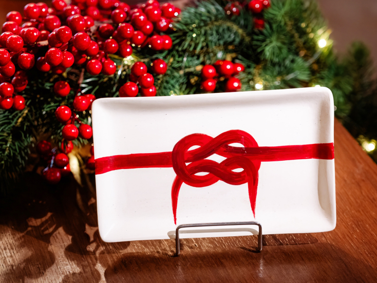 CYCLADIC SHOP Πιάτο με κόμπο της Αφροδίτης €60