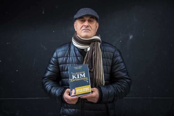 Κιμ Καρντάσιαν: Οι επονομαζόμενοι «παππούδες-ληστές» δικάζονται στο Παρίσι για τη ληστεία κοσμημάτων αξίας 10 εκατ. ευρώ από την ριάλιτι σταρ το 2016.