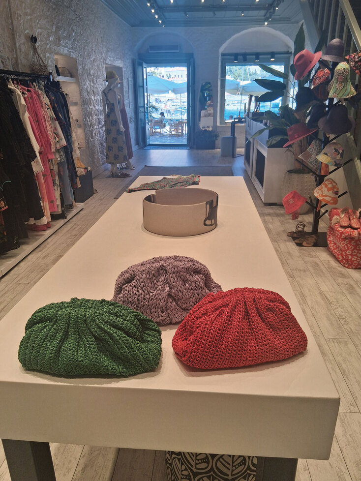 Everybody Knows Hydra: Όταν η αισθητική γίνεται εμπειρία