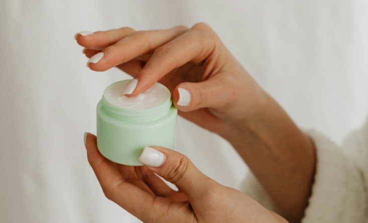 Tips για να προστατέψεις το μανικιούρ σου από θάλασσα, ήλιο και άμμο