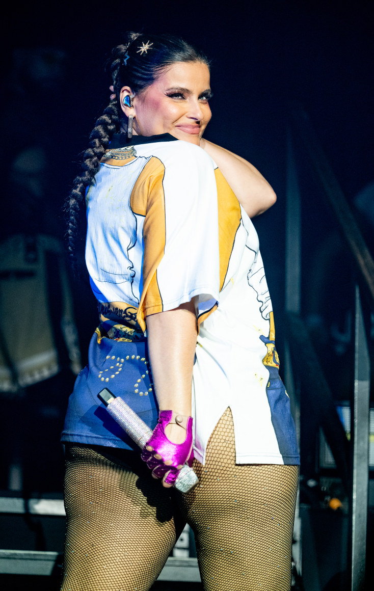 Η Νέλι Φουρτάντο σε μία ολόσωστη αντιμετώπιση του bodyshaming