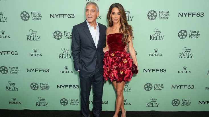 Εκθαμβωτική η Αμάλ Κλούνεϊ στη Νέα Υόρκη - Στο πλευρό του συζύγου της για την πρεμιέρα της νέας του ταινίας