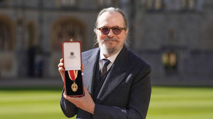 Ο βραβευμένος με Όσκαρ και BAFTA ηθοποιός, Γκάρι Όλντμαν έλαβε τον τίτλο του Ιππότη