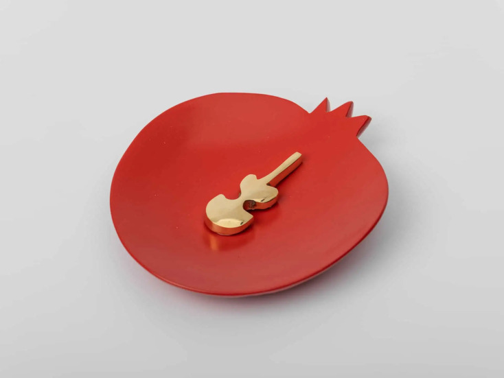 CYCLADIC SHOP Ρόδι κόκκινο με βιολόσχημο ειδώλιο €39