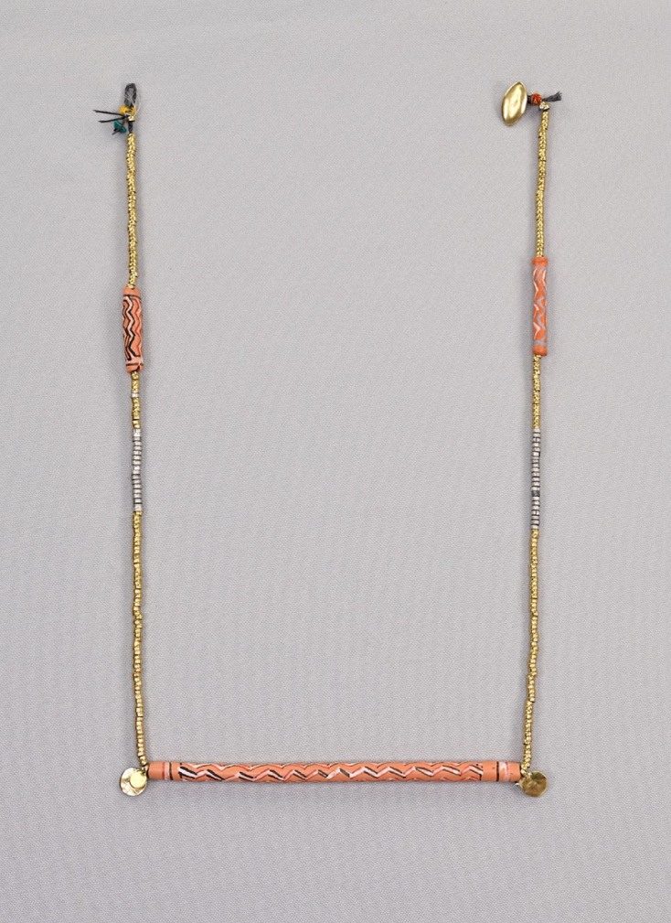 Κεραμικά κοσμήματα: η νέα έκθεση της Καρμέλας Ιατροπούλου στο Μουσείο Μπενάκη