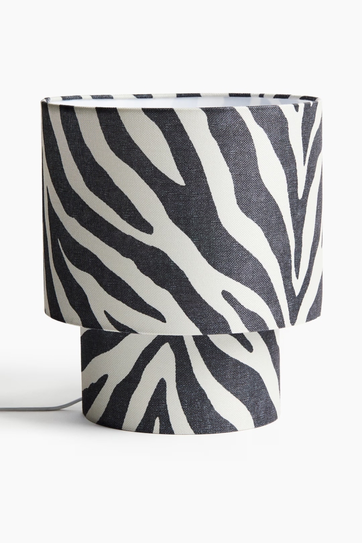 H&M Επιτραπέζιο φωτιστικό ντυμένο με ύφασμα €44,99