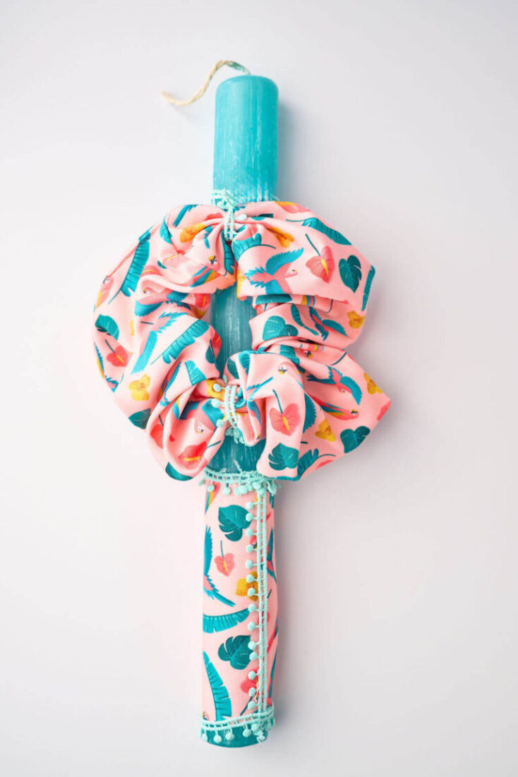 CHRISTINA HANDMADE Χειροποίητη Πασχαλινή Λαμπάδα με scrunchie exotic €22