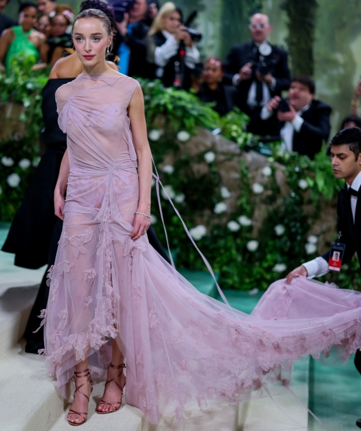 Φίμπι Ντάινεβορ στο Met Gala