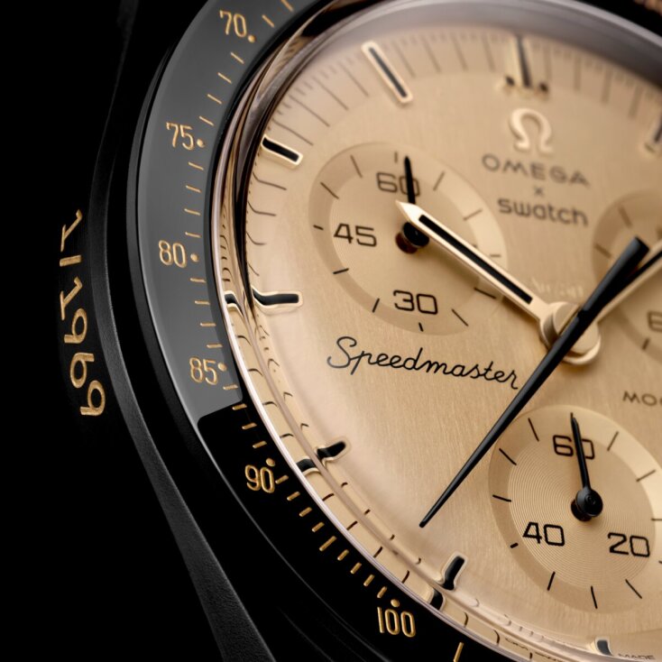 sp01_26_moonswatch_1969_ssx01b700_picture_close-up_bezel_sd