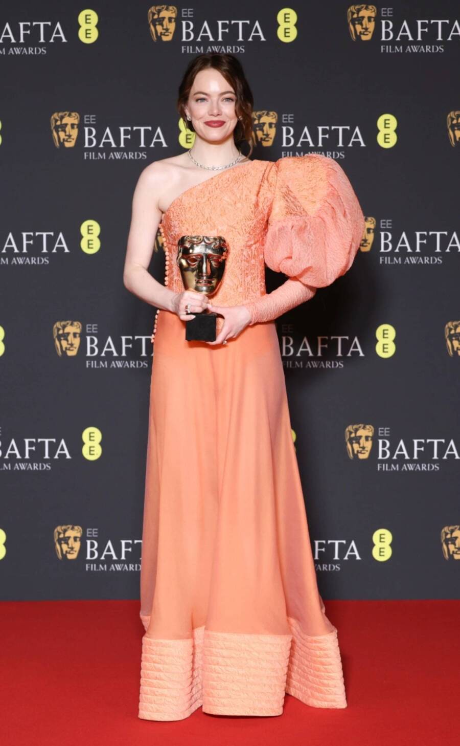 H Emma Stone με Louis Vuitton. © EPA / ANDY RAIN