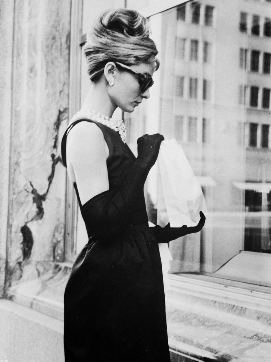 Η Audrey Hepburn με Givenchy τουαλέτα στην ταινία Breakfast at Tiffany's (1961) ©Getty Images/ Keystone Features